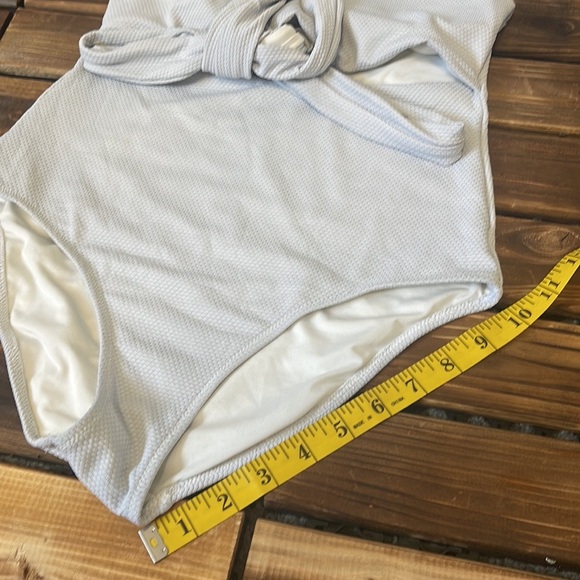 Aerie Full Coverage Light Gray Tie Front Detail One Piece Swimsuit Size Medium - Picture 9 of 9